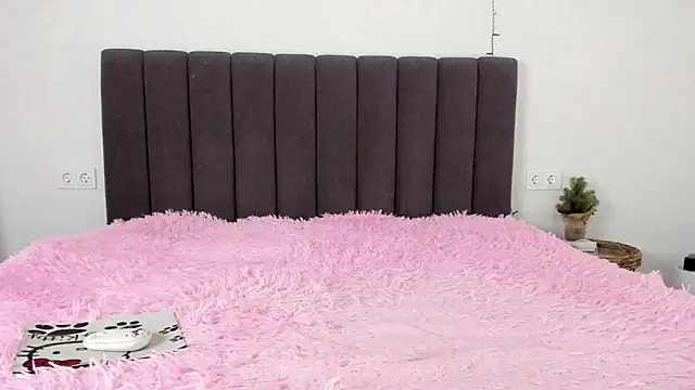 Snapshot of Mika_Ray chatting on 02-06-25, 01:27 Mika Ray online show from 02-06-25, 01:27