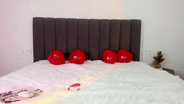 Snapshot of Mika_Ray chatting on 02-14-25, 10:58 Mika Ray online show from 02-14-25, 10:58