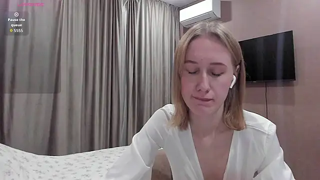 Snapshot of Mika_Ray chatting on 11-26-25, 10:55 Mika Ray online show from 11-26-25, 10:55