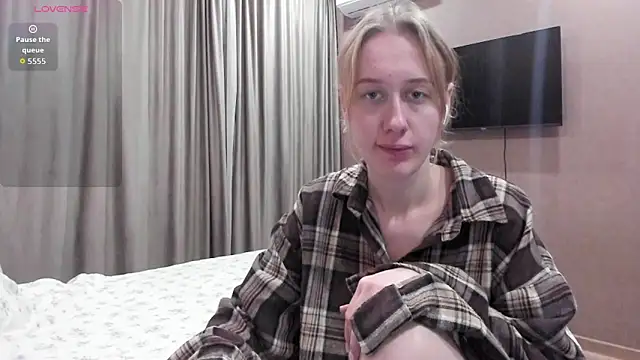 Snapshot of Mika_Ray chatting on 11-27-25, 09:50 Mika Ray online show from 11-27-25, 09:50