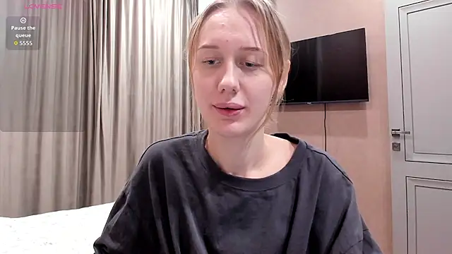 Snapshot of Mika_Ray chatting on 12-13-25, 11:21 Mika Ray online show from 12-13-25, 11:21