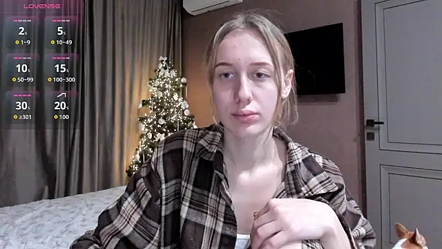 Snapshot of Mika_Ray chatting on 12-17-25, 11:44 Mika Ray online show from 12-17-25, 11:44