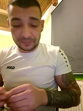 Snapshot of Zoltanioan26 chatting on 01-07-26, 10:51 Zoltanioan26 online show from 01-07-26, 10:51