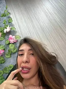 Snapshot of NICOLSKINNY1 chatting on 04-30-26, 04:35 NICOLSKINNY1 online show from 04-30-26, 04:35