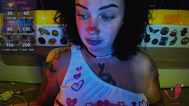 EllieOz online show from 12-17-25, 03:29