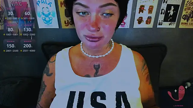Snapshot of EllieOz chatting on 05-27-26, 04:26 EllieOz online show from 05-27-26, 04:26