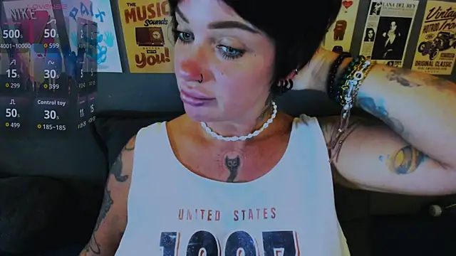Snapshot of EllieOz chatting on 05-30-26, 02:36 EllieOz online show from 05-30-26, 02:36