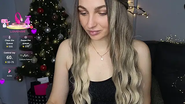 Snapshot of Yoda21 chatting on 12-21-25, 10:55 Yoda21 online show from 12-21-25, 10:55