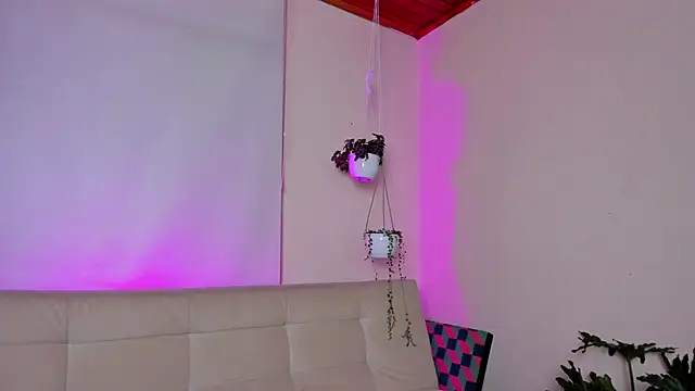 Snapshot of roselinedior chatting on 01-28-25, 04:30 roselinedior online show from 01-28-25, 04:30