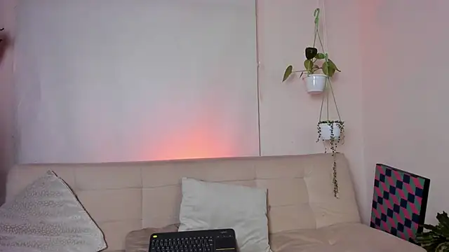 Snapshot of roselinedior chatting on 02-06-25, 03:20 roselinedior online show from 02-06-25, 03:20