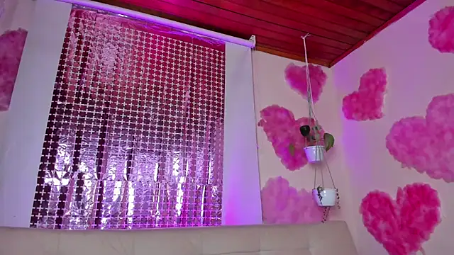 Snapshot of roselinedior chatting on 02-18-25, 08:25 roselinedior online show from 02-18-25, 08:25