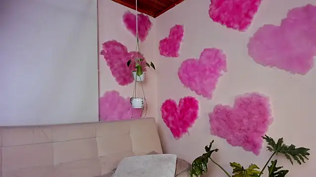 Snapshot of roselinedior chatting on 02-20-25, 03:19 roselinedior online show from 02-20-25, 03:19