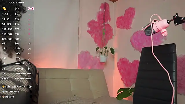 Snapshot of roselinedior chatting on 03-04-25, 08:05 roselinedior online show from 03-04-25, 08:05