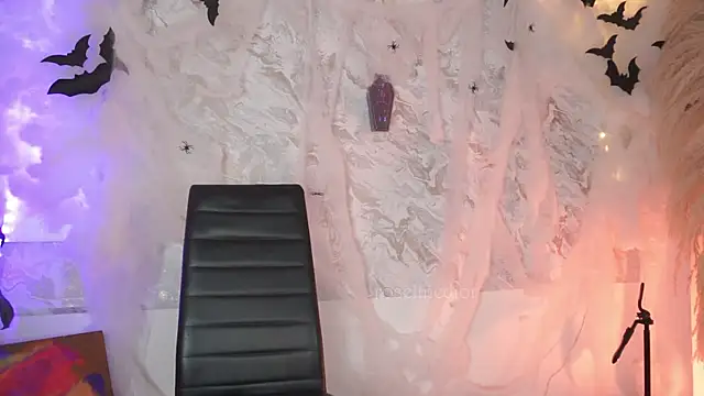 Snapshot of roselinedior chatting on 10-21-25, 03:02 roselinedior online show from 10-21-25, 03:02