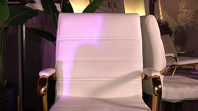 ElleDiane online show from 03-07-25, 04:13