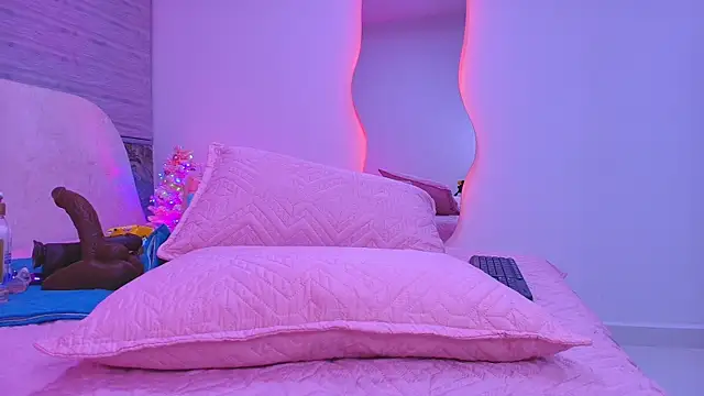 arl chloee online show from 11-25-25, 03:06