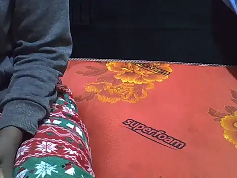 Snapshot of sweet_veee chatting on 12-20-25, 06:42 sweet veee online show from 12-20-25, 06:42