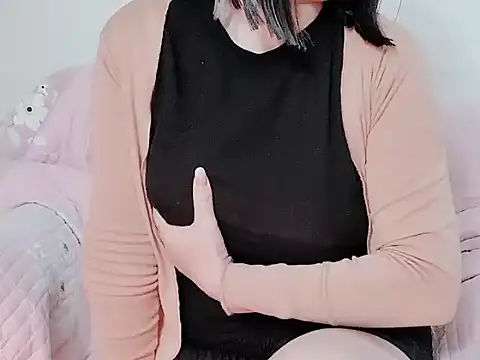 Snapshot of Bella_Babi chatting on 01-13-25, 08:47 Bella Babi online show from 01-13-25, 08:47