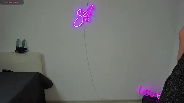 Snapshot of Bitch_Coin chatting on 10-28-25, 11:36 Bitch Coin online show from 10-28-25, 11:36