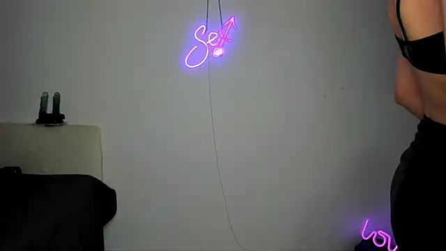 Snapshot of Bitch_Coin chatting on 11-10-25, 04:28 Bitch Coin online show from 11-10-25, 04:28