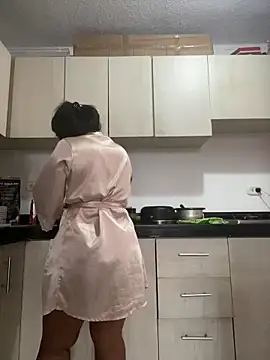 emmyjhonson07 online show from 12-11-24, 01:28