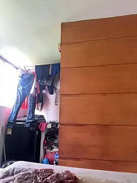 emmyjhonson07 online show from 10-21-25, 03:24