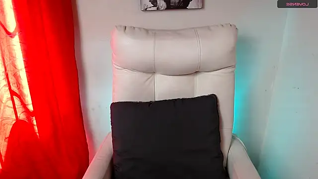 Snapshot of SamanthaRoldaan chatting on 01-16-25, 04:18 SamanthaRoldaan online show from 01-16-25, 04:18