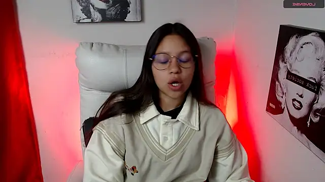 Snapshot of SamanthaRoldaan chatting on 01-25-25, 01:52 SamanthaRoldaan online show from 01-25-25, 01:52
