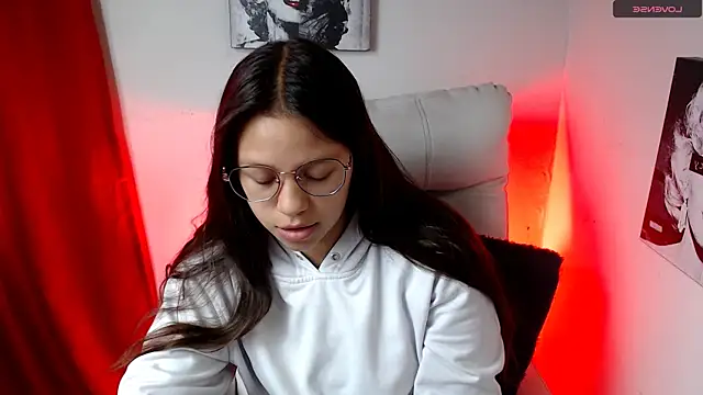 Snapshot of SamanthaRoldaan chatting on 01-26-25, 01:47 SamanthaRoldaan online show from 01-26-25, 01:47