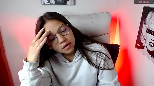 Snapshot of SamanthaRoldaan chatting on 01-28-25, 01:38 SamanthaRoldaan online show from 01-28-25, 01:38