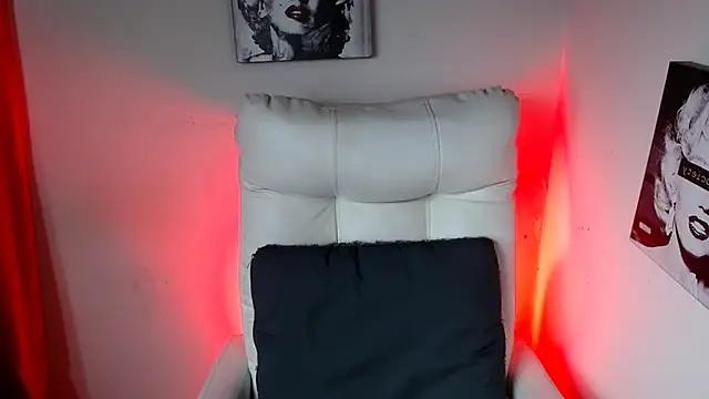 Snapshot of SamanthaRoldaan chatting on 02-11-25, 01:20 SamanthaRoldaan online show from 02-11-25, 01:20
