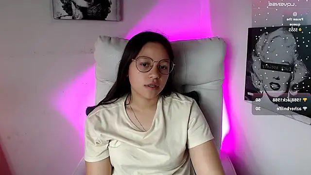 Snapshot of SamanthaRoldaan chatting on 03-08-25, 08:25 SamanthaRoldaan online show from 03-08-25, 08:25