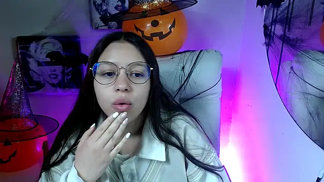 Snapshot of SamanthaRoldaan chatting on 10-14-25, 01:23 SamanthaRoldaan online show from 10-14-25, 01:23