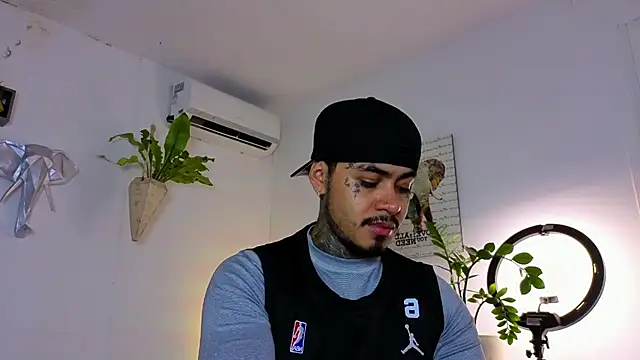 JordanSmiith  online show from 11-19-25, 09:04