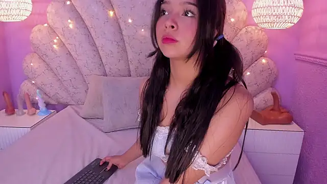 Snapshot of chloe_watson_ chatting on 02-27-25, 10:53 chloe watson online show from 02-27-25, 10:53