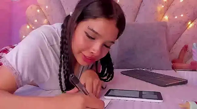 Snapshot of chloe_watson_ chatting on 03-05-25, 02:25 chloe watson online show from 03-05-25, 02:25