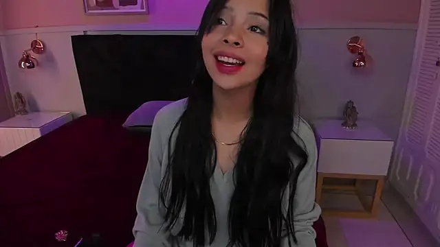 chloe watson  online show from 11-08-25, 08:18