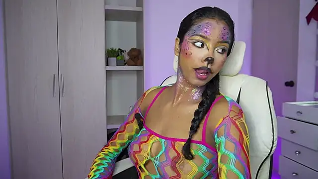 Snapshot of forever__young chatting on 10-31-25, 04:52 forever young online show from 10-31-25, 04:52