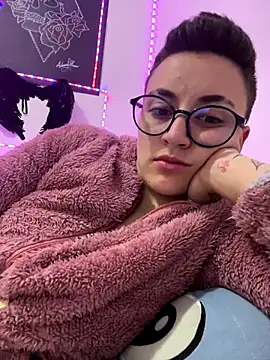 Snapshot of linda_33 chatting on 12-03-24, 08:39 linda 33 online show from 12-03-24, 08:39