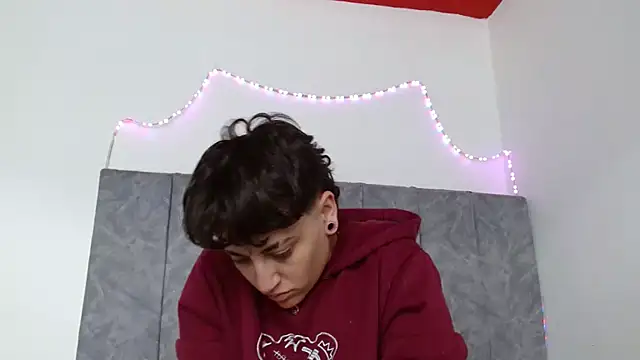 Snapshot of linda_33 chatting on 09-22-25, 02:52 linda 33 online show from 09-22-25, 02:52