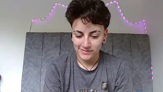 Snapshot of linda_33 chatting on 09-23-25, 04:10 linda 33 online show from 09-23-25, 04:10