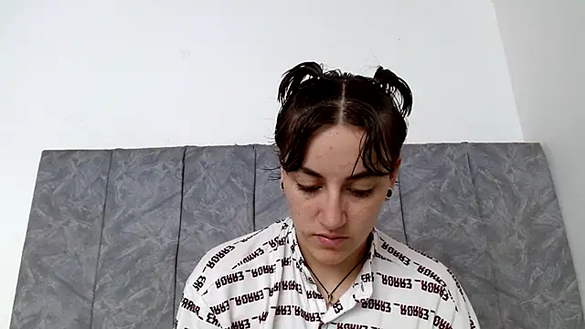 Snapshot of linda_33 chatting on 10-23-25, 07:23 linda 33 online show from 10-23-25, 07:23