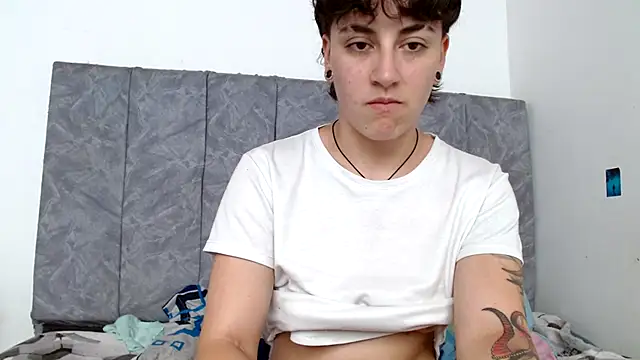 Snapshot of linda_33 chatting on 10-30-25, 08:20 linda 33 online show from 10-30-25, 08:20