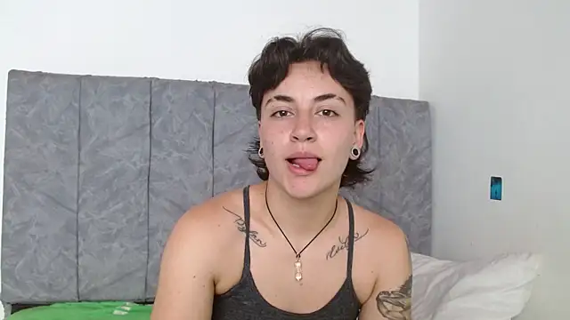 Snapshot of linda_33 chatting on 11-05-25, 06:41 linda 33 online show from 11-05-25, 06:41