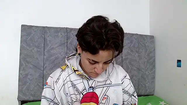 Snapshot of linda_33 chatting on 11-06-25, 03:24 linda 33 online show from 11-06-25, 03:24