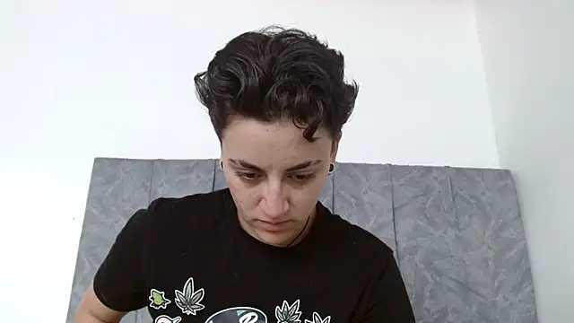 Snapshot of linda_33 chatting on 11-09-25, 02:59 linda 33 online show from 11-09-25, 02:59