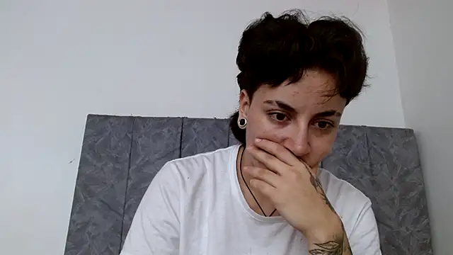 Snapshot of linda_33 chatting on 11-12-25, 01:11 linda 33 online show from 11-12-25, 01:11