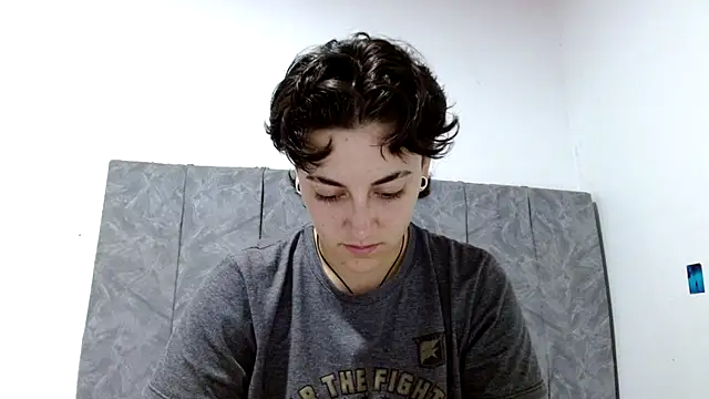 Snapshot of linda_33 chatting on 11-23-25, 01:16 linda 33 online show from 11-23-25, 01:16