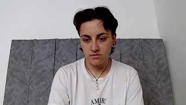 Snapshot of linda_33 chatting on 11-24-25, 07:02 linda 33 online show from 11-24-25, 07:02