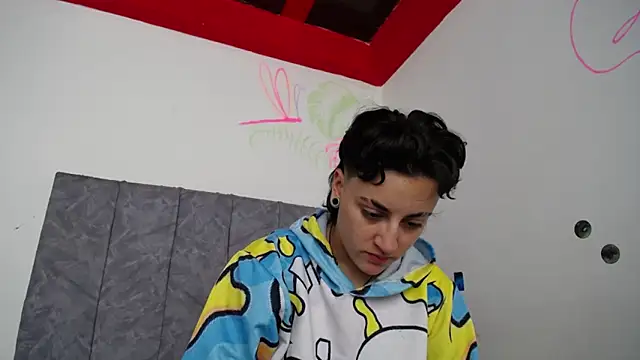 Snapshot of linda_33 chatting on 12-01-25, 06:57 linda 33 online show from 12-01-25, 06:57